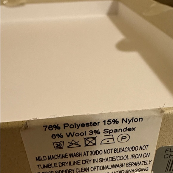 ALLSAINTS hat & scarf - Picture 6 of 7